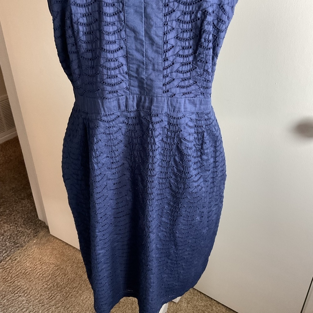 Old Navy Navy Blue Eyelet V-Neck Sheath Dress 10 Sleeveless Cocktail Midi - Picture 3 of 6